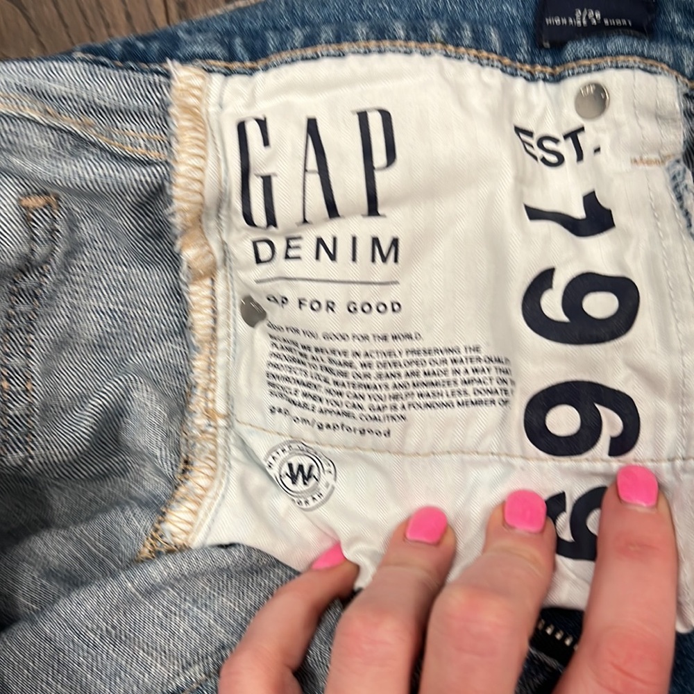 High Rise Gap Shorts - Picture 4 of 4